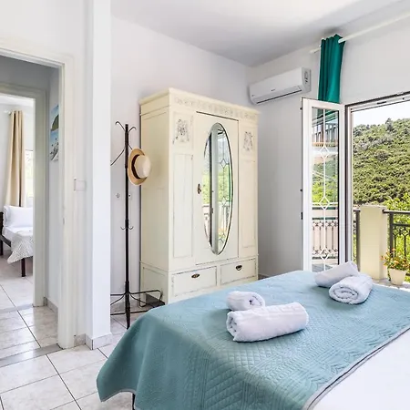 Casa Mia Skopelos - Spacious 3-Bedroom House Near Stafylos Beach דירה
