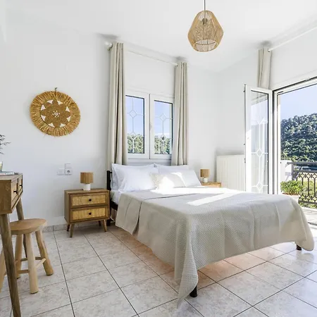 Casa Mia Skopelos - Spacious 3-bedroom House Near Stafylos