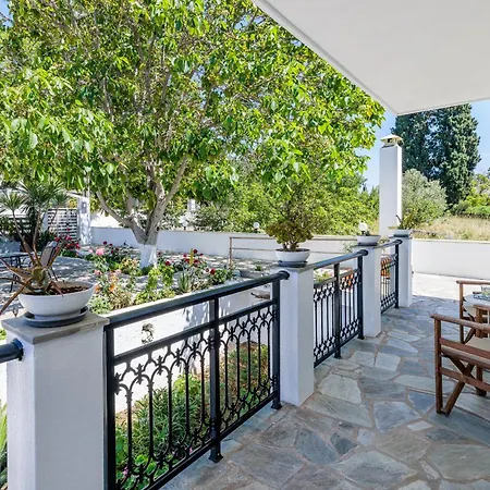 Casa Mia Skopelos - Spacious 3-bedroom House Near